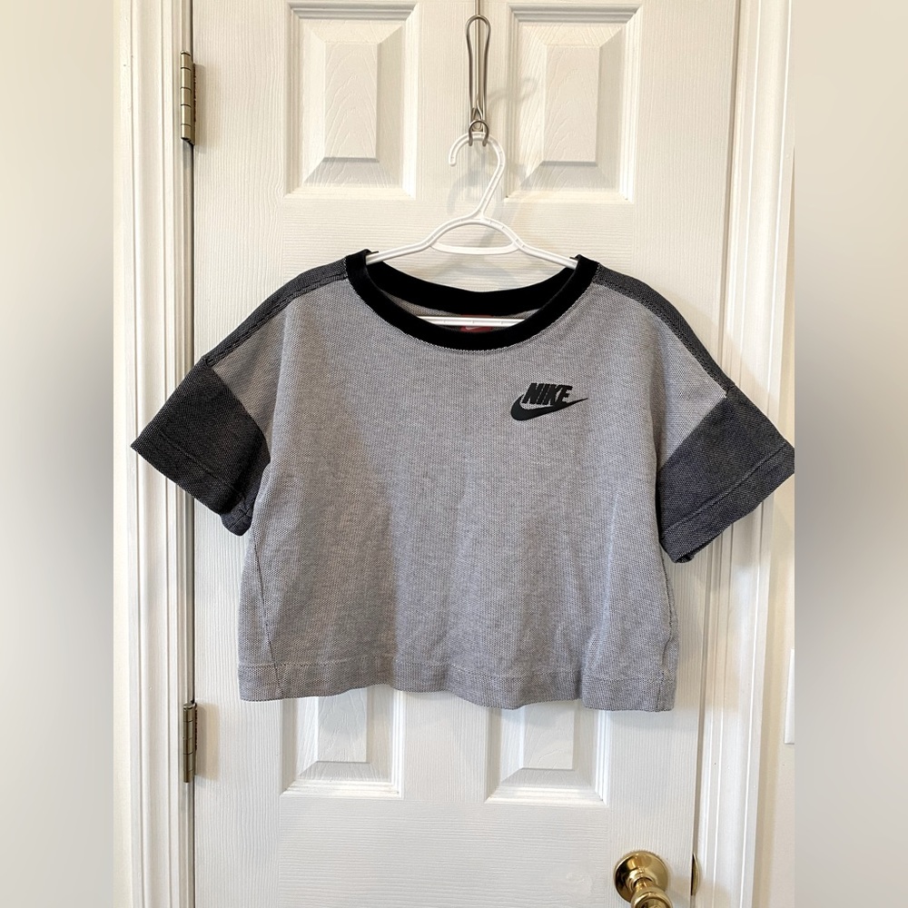 Nike Cropped Tee